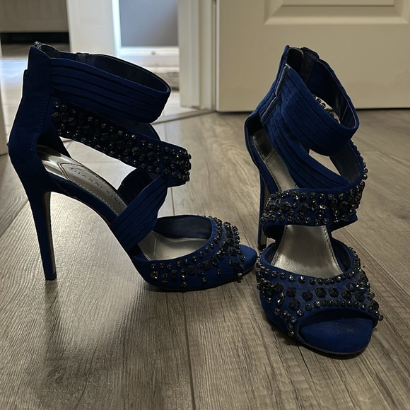 Heels - Picture 2 of 3